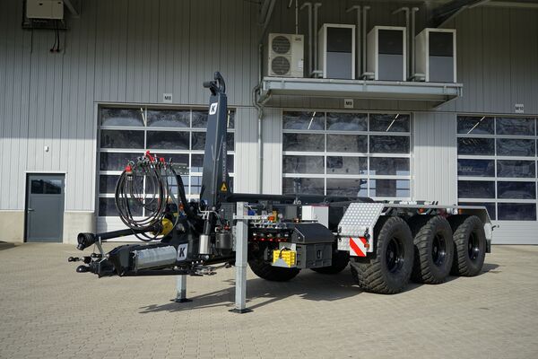 Tridem hook-lift trailer – THL 30 with ISOBUS control system 